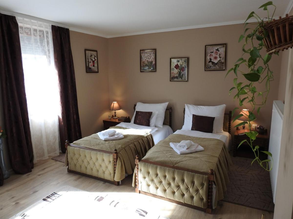 Moezsi Apartman Tolna Exterior foto